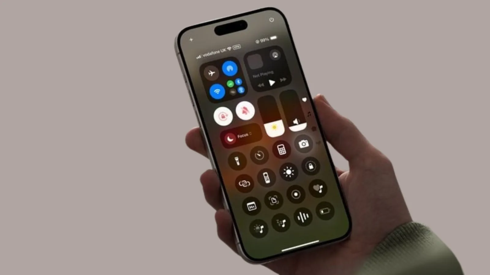نگران حریم خصوصی آیفون خود هستید؟ این کار را با مرکز کنترل (Control Center) انجام دهید