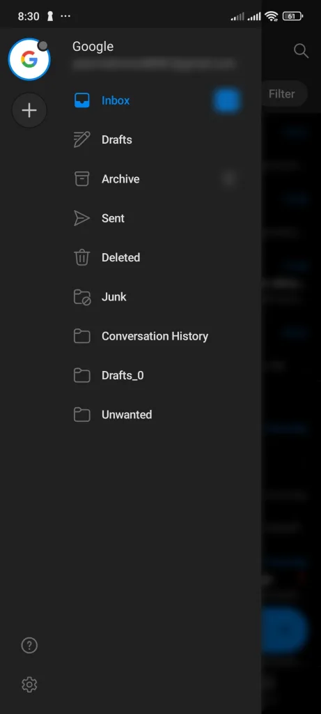 برنامه Outlook را باز کرده و روی آیکون پروفایل در بالا سمت چپ ضربه بزنید.