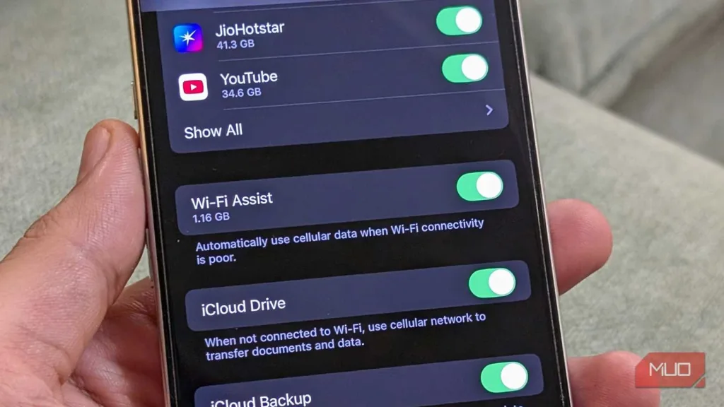 خاموش کردن Wi-Fi Assist برای جلوگیری از مصرف ناگهانی اینترنت همراه